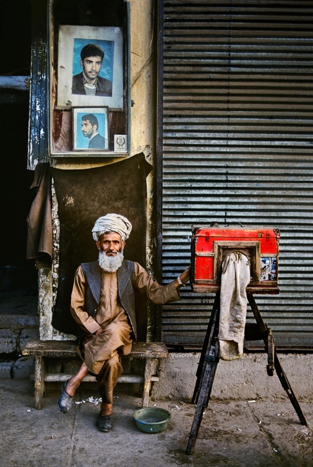 Фотограф. Кабул, Афганистан, 1992. Автор Стив Маккарри