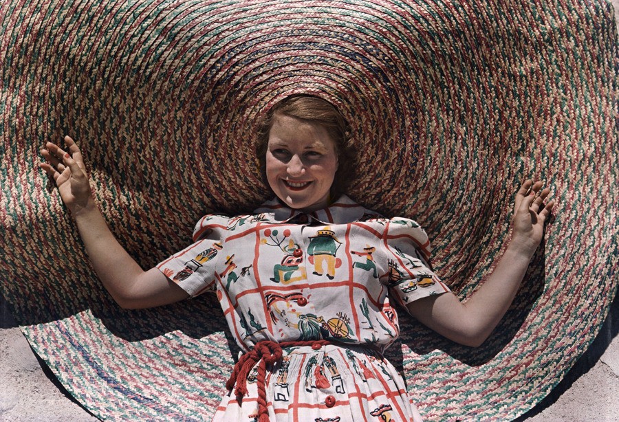 Девушка в соломенной шляпе, Техас, 1939. Автохром, фотограф Луис Марден