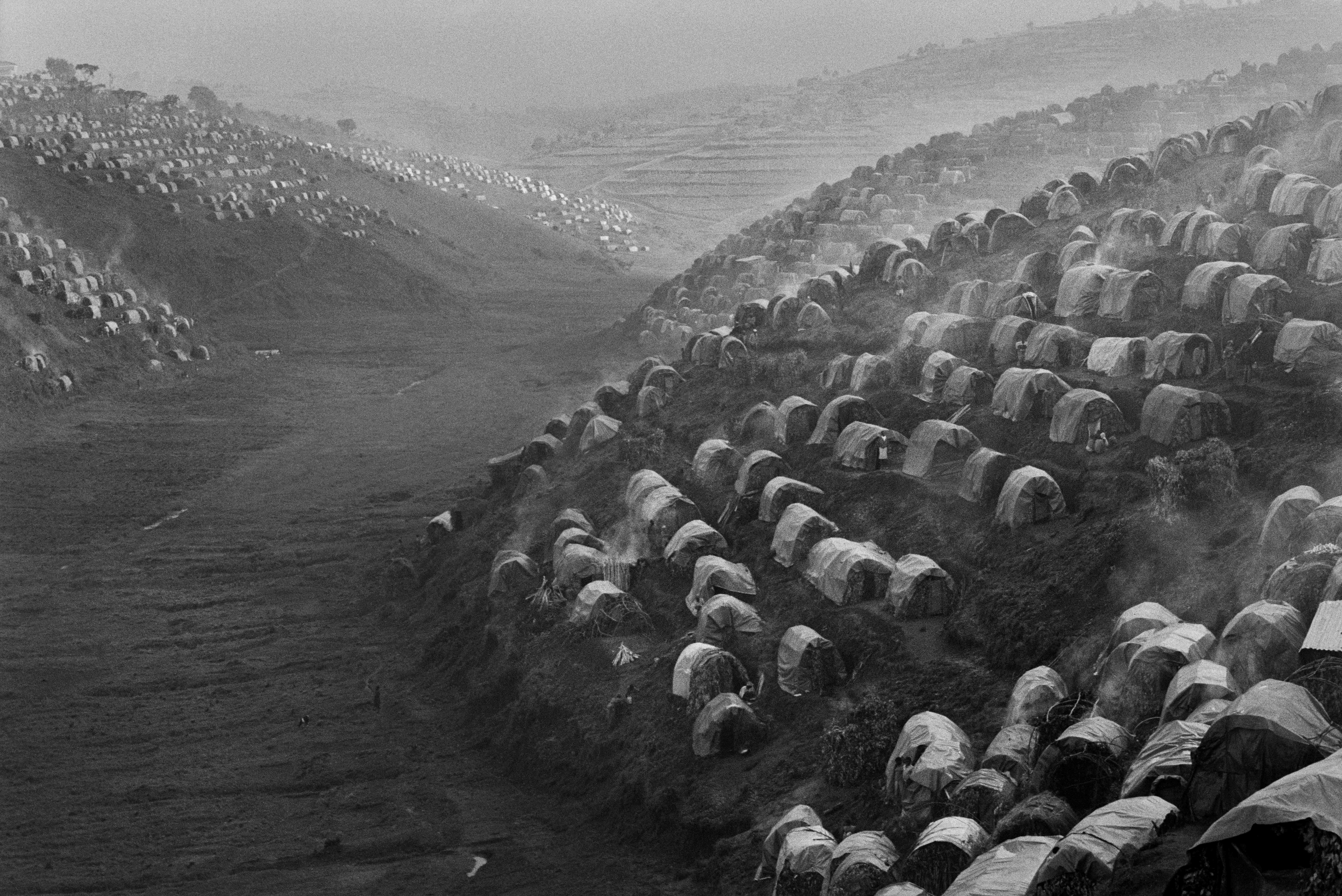 Лагерь беженцев, Руанда, 1995. Автор Себастьян Сальгадо
