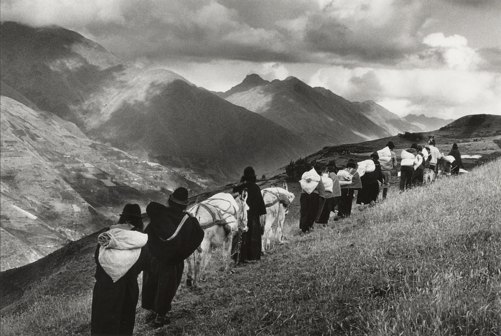 Женщины, идущие на рынок, Эквадор, 1998. Автор Себастьян Сальгадо