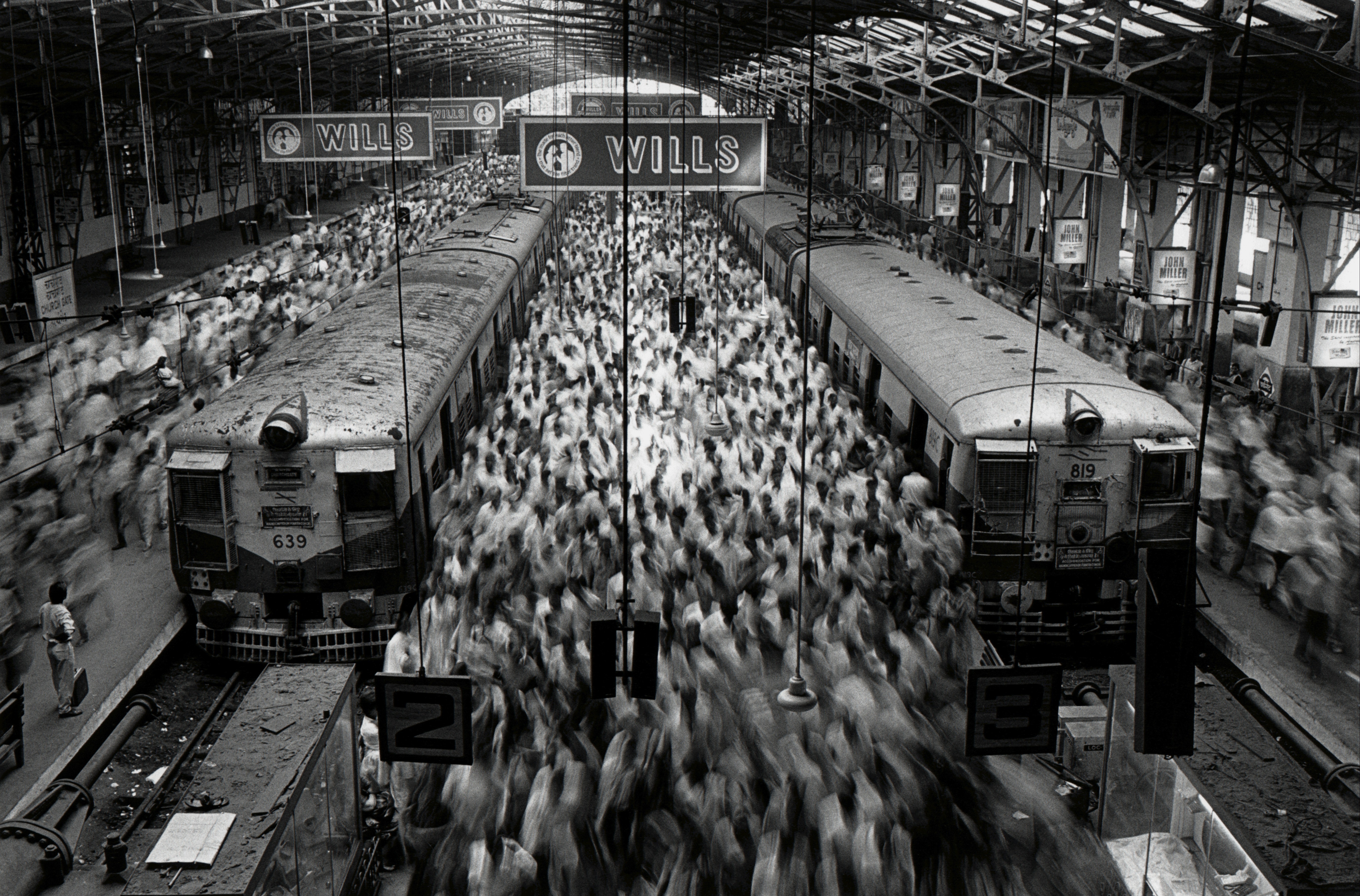 Станция Черчгейт, Мумбаи (Бомбей), Индия, 1995. Автор Себастьян Сальгадо