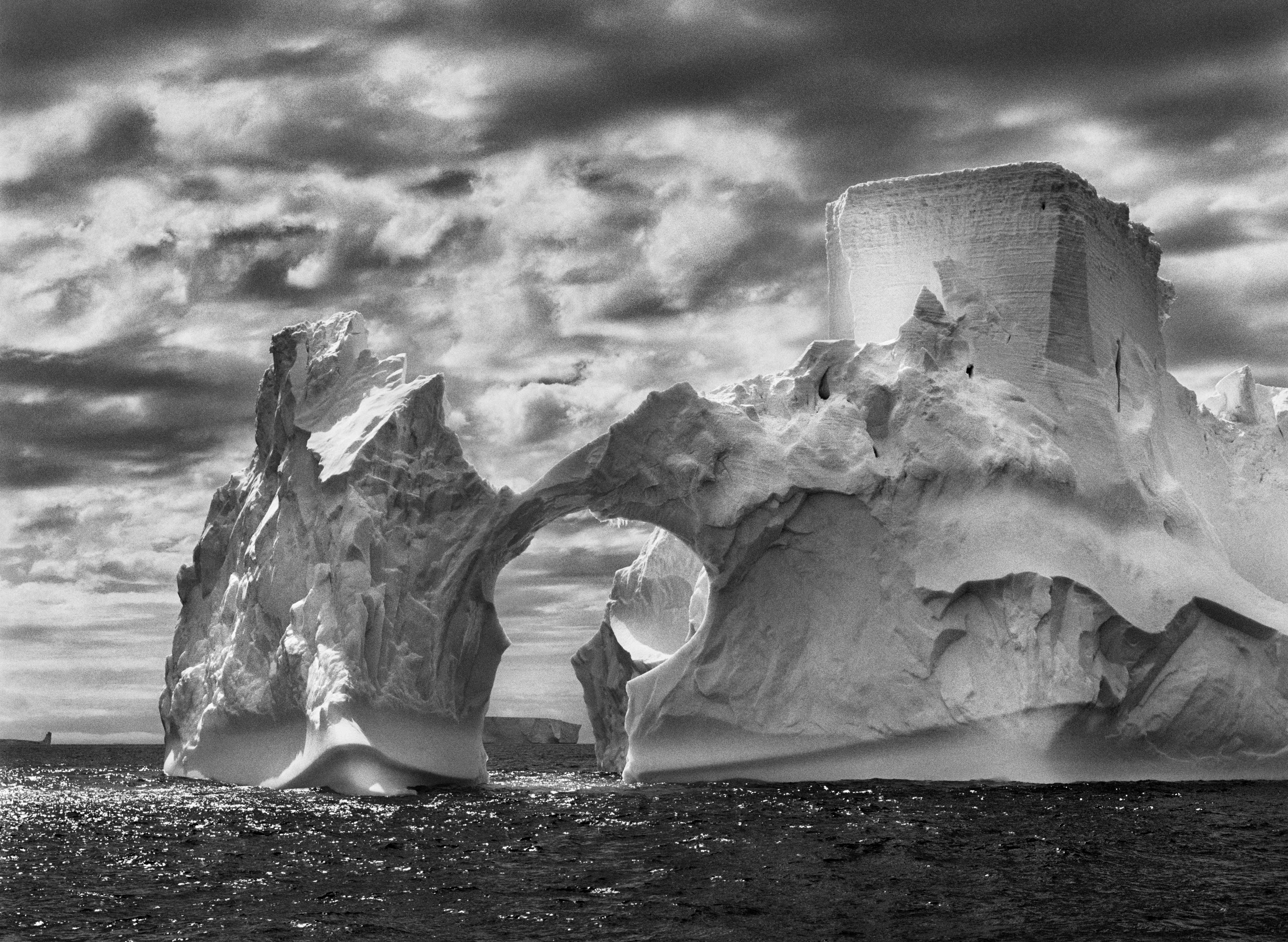 Айсберг близ Южных Шетландских островов, Антарктида, 2005. Автор Себастьян Сальгадо