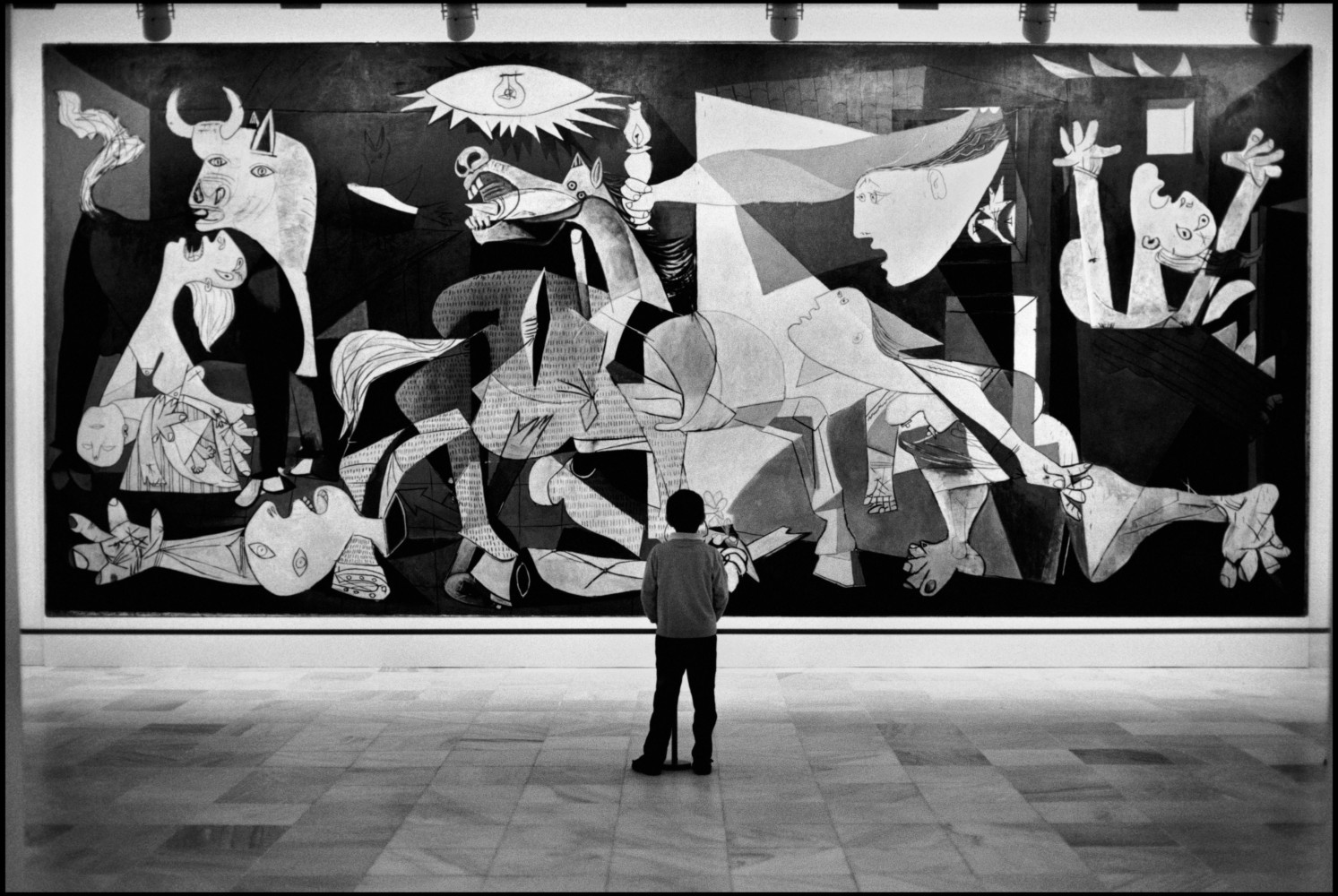 Герника Пабло Пикассо в Музее королевы Софии, Мадрид, 1995. Автор Эллиотт Эрвитт