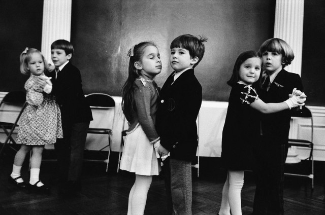 Детские танцы, Нью-Йорк, 1977. Автор Эллиотт Эрвитт