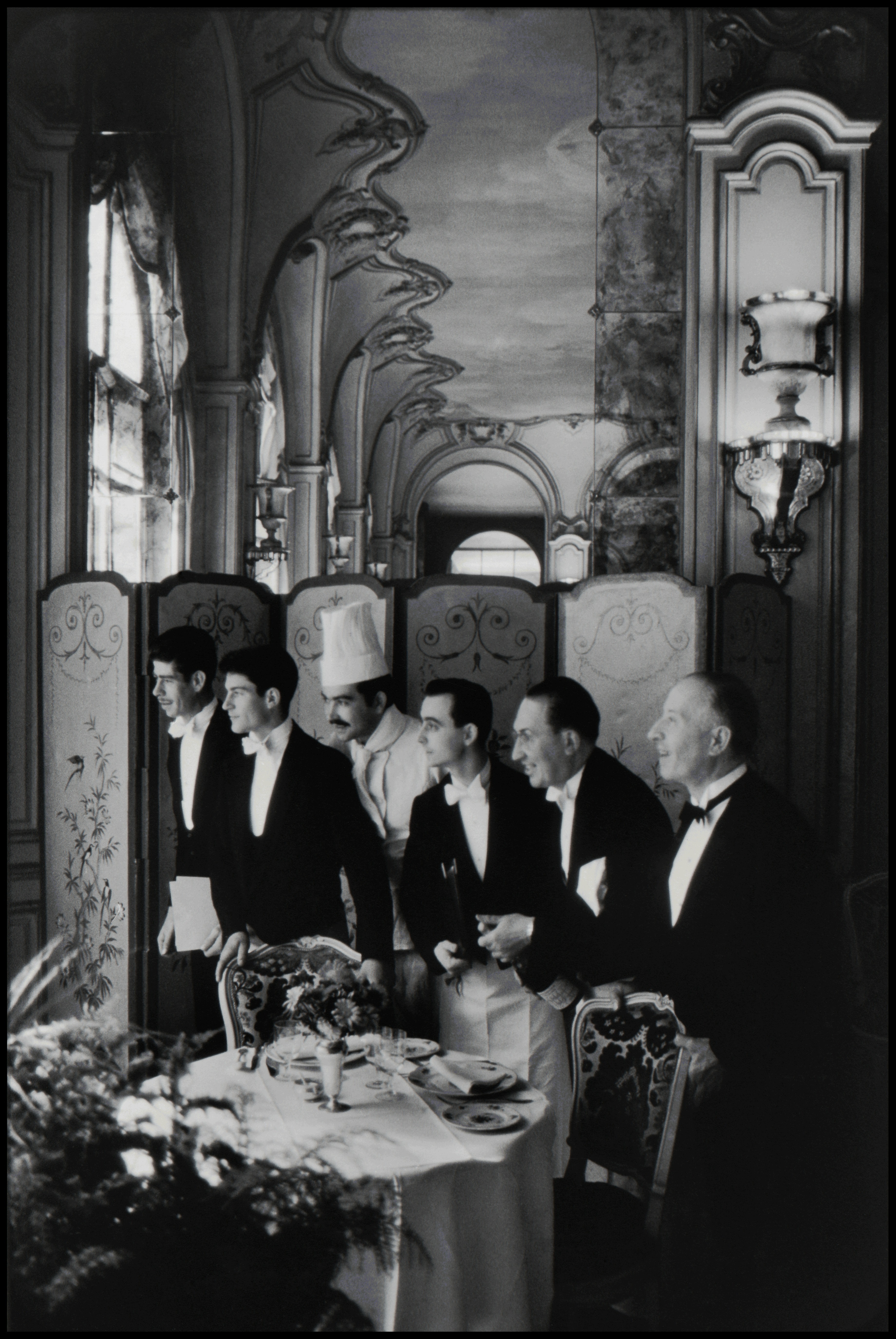 Официанты и шеф-повар отеля Ritz. Париж, Франция, 1969. Автор Эллиотт Эрвитт
