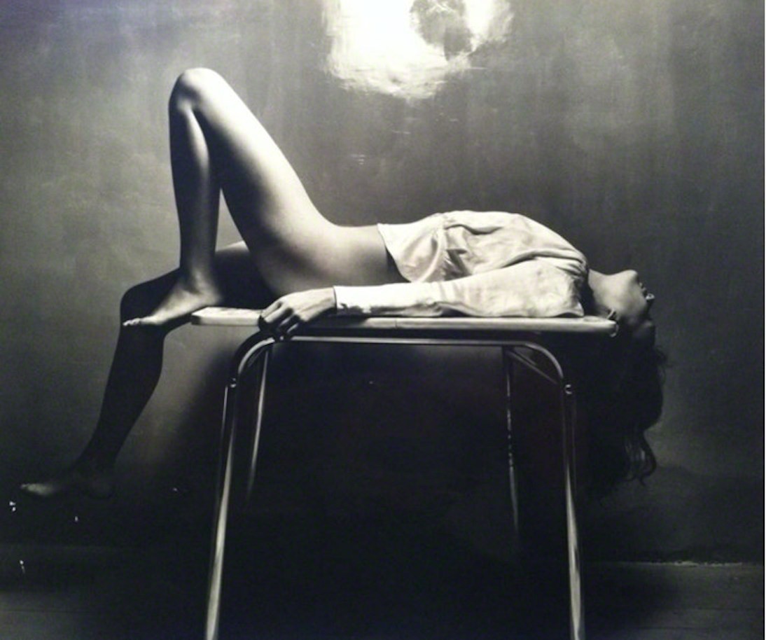 Спящая в тёмной комнате, 1971 год. Автор Ги Бурден
