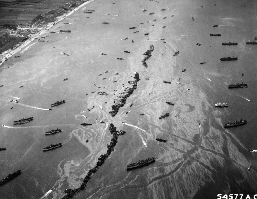 Гавань для высадки войск в Нормандии, июнь 1944 года