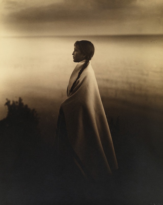 Девушка из индейского народа оджибве (чиппева), 1907. Фотограф Роланд У. Рид
