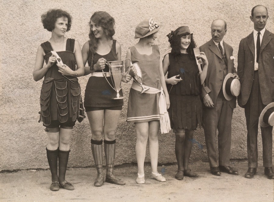 20 годы как одевались. Конкурс красоты 1922. Победительницы конкурса красоты 1922 года. Мода 20х годов 20 века.