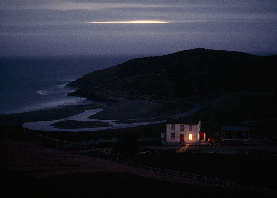 Одинокий рыбацкий дом сторожит бухту в Ньюфаундленде, Канада, 1974. Фотограф Сэм Абель