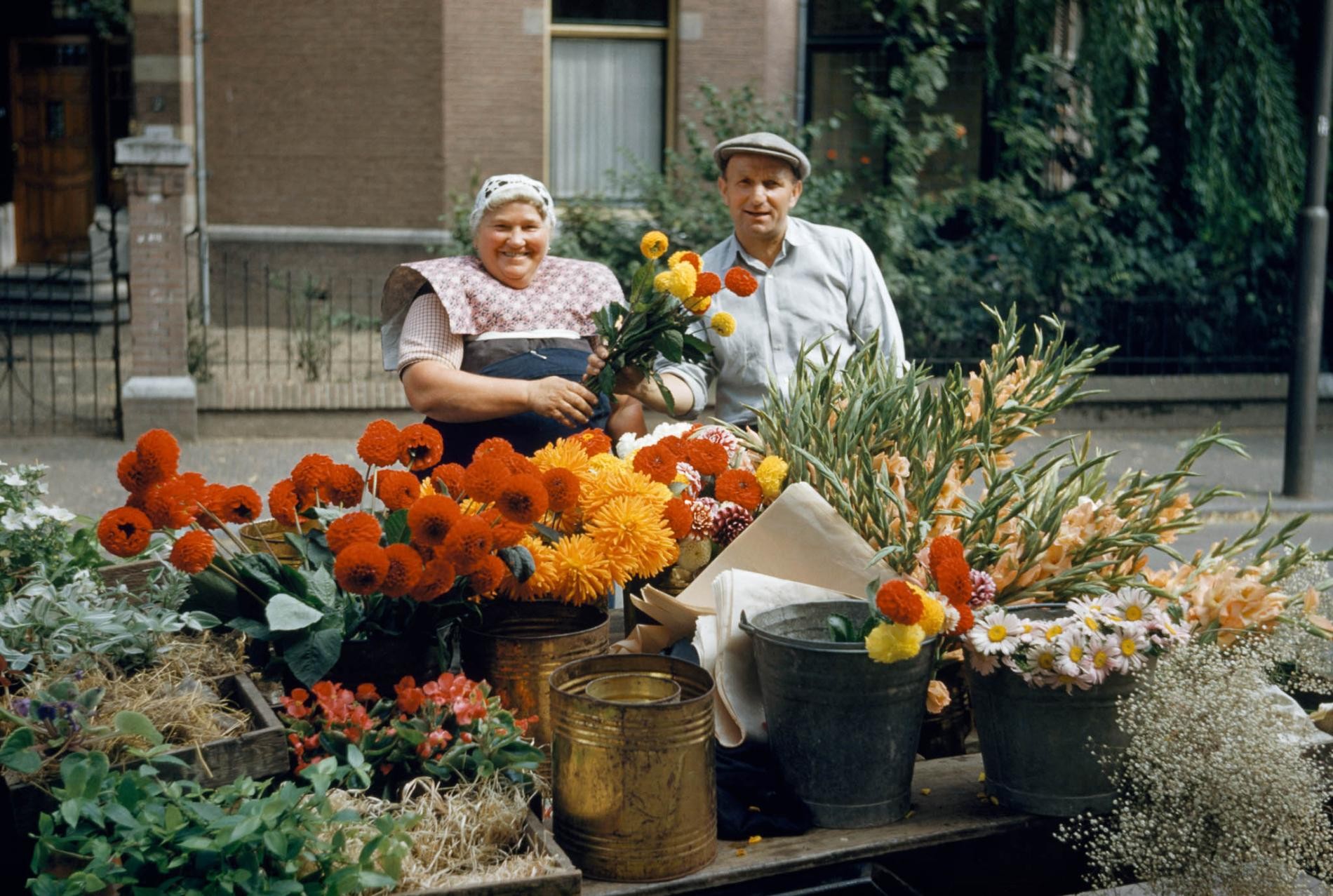 Торговцы цветами в Утрехте, Нидерланды, 1950-е. Фотограф Гилберт Гросвенор