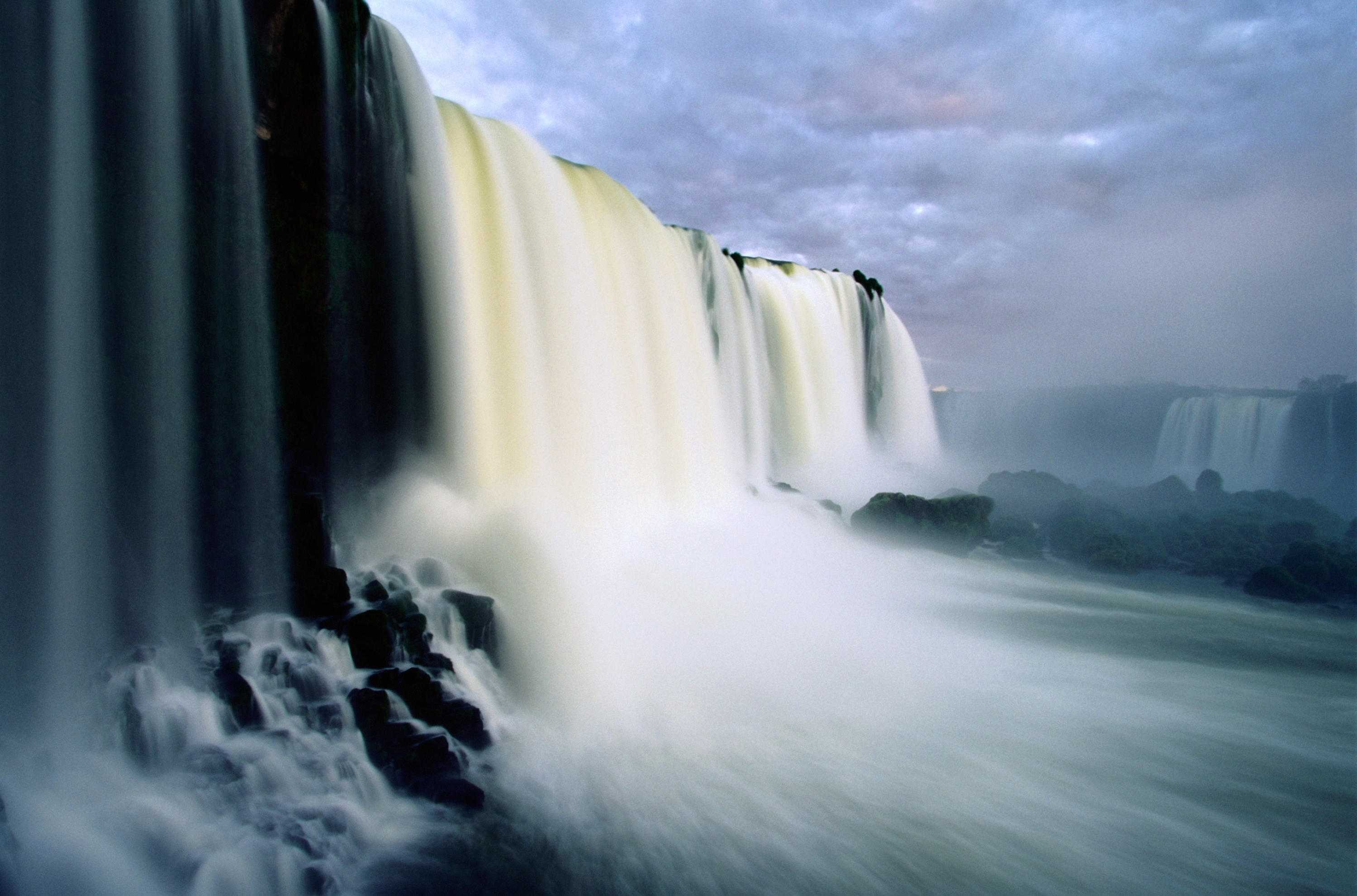 Водопад Игуасу, Бразилия, 1999. Фотограф Пабло Коррал Вега