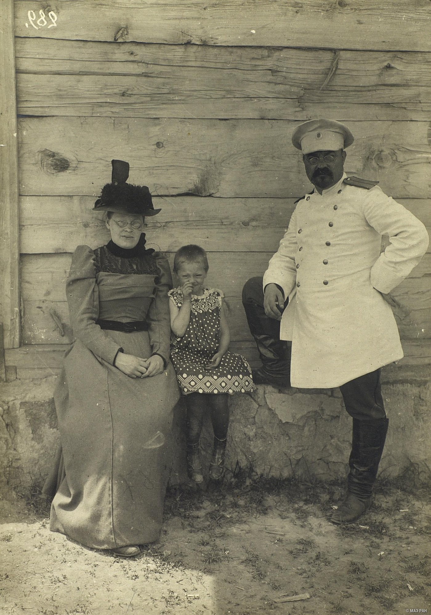 Исправник с семьёй. Русские, Казахстан, 1899. Автор С. М. Дудин