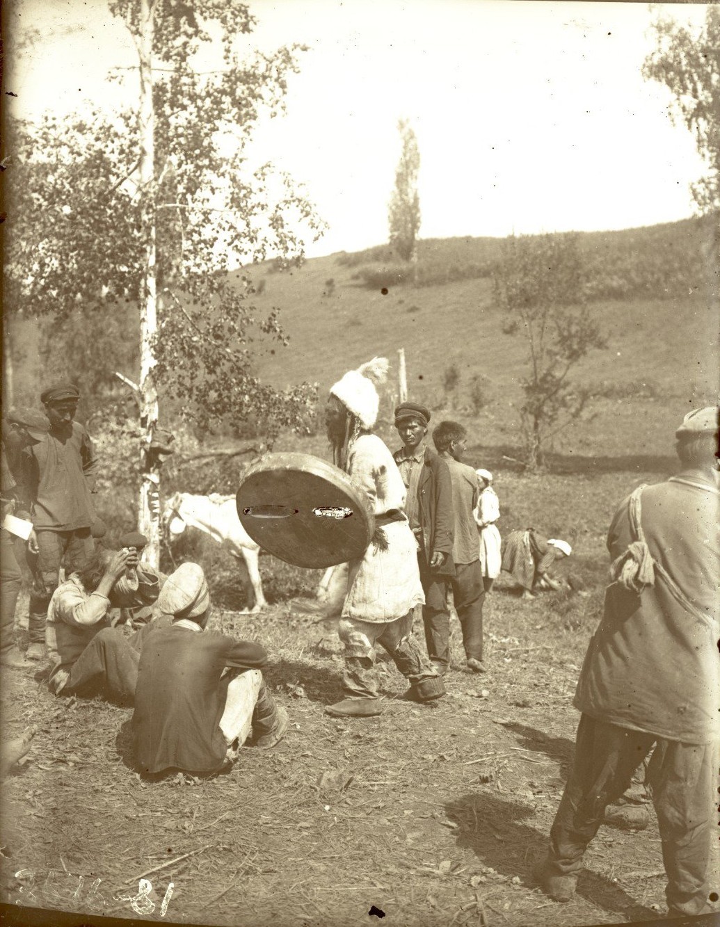 Первое камлание с новым бубном. Шорцы, Кемеровская область, 1927