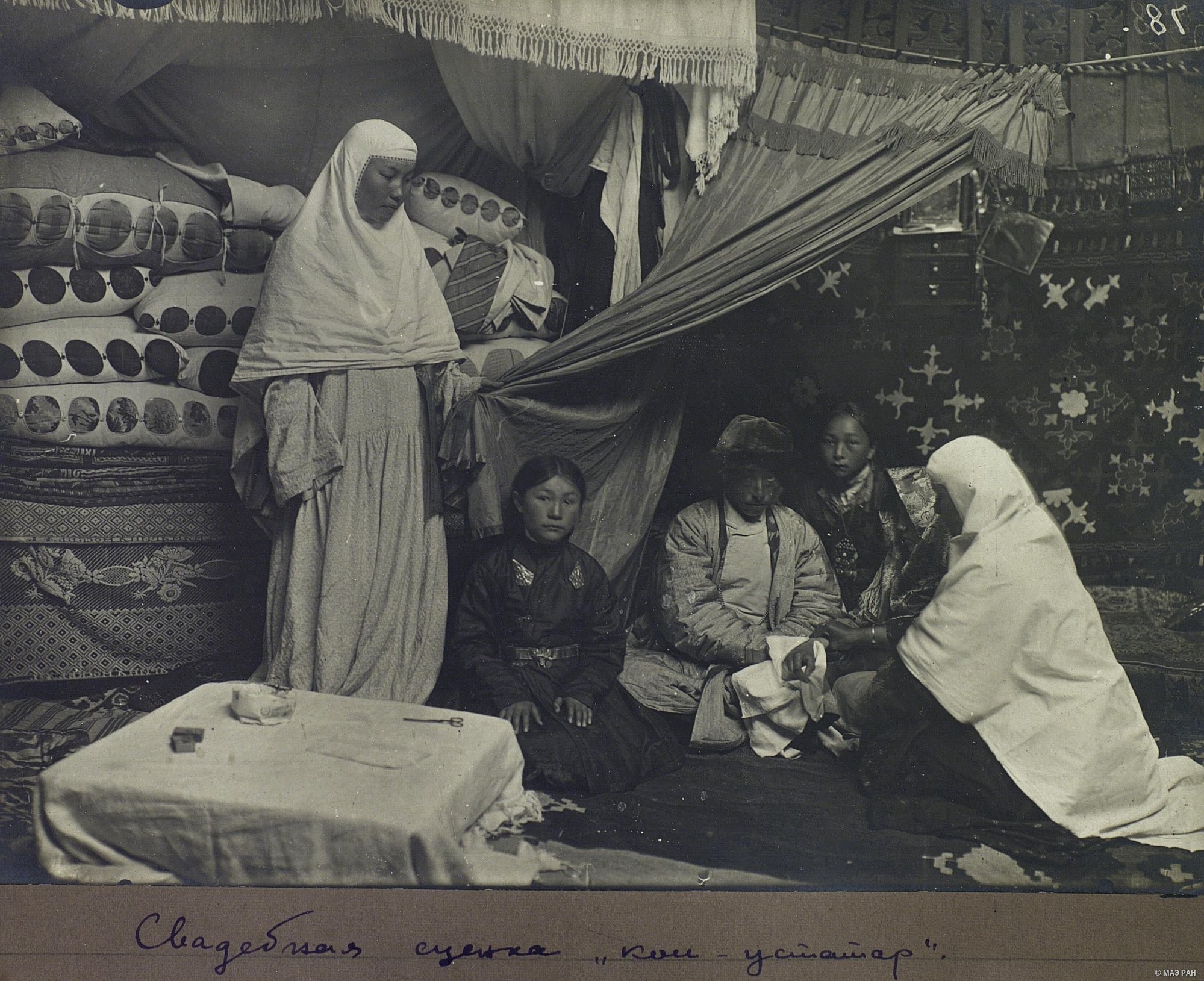 Сцена свадебного обряда. Казахи, Семипалатинская область, 1899. Автор С. М. Дудин