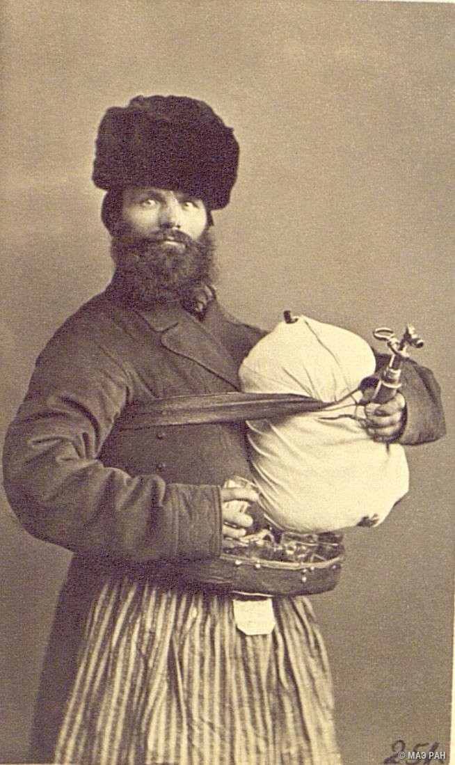 Продавец сбитня. Санкт-Петербург, 1860-е. Автор В. А. Каррик