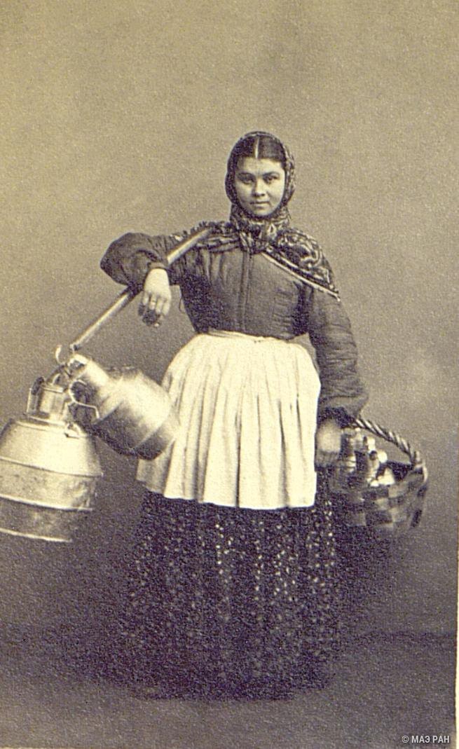 Продавщица молока (охтянка). Санкт-Петербург, 1860-е. Автор В. А. Каррик