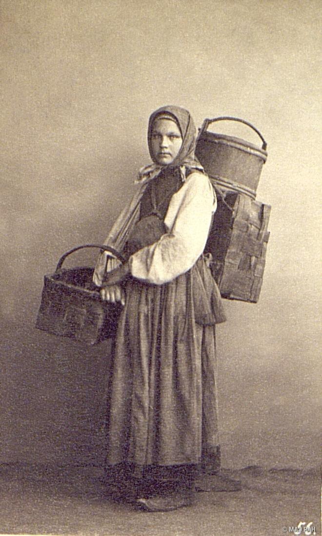 Продавщица селёдки. Санкт-Петербург, 1860-е. Автор В. А. Каррик