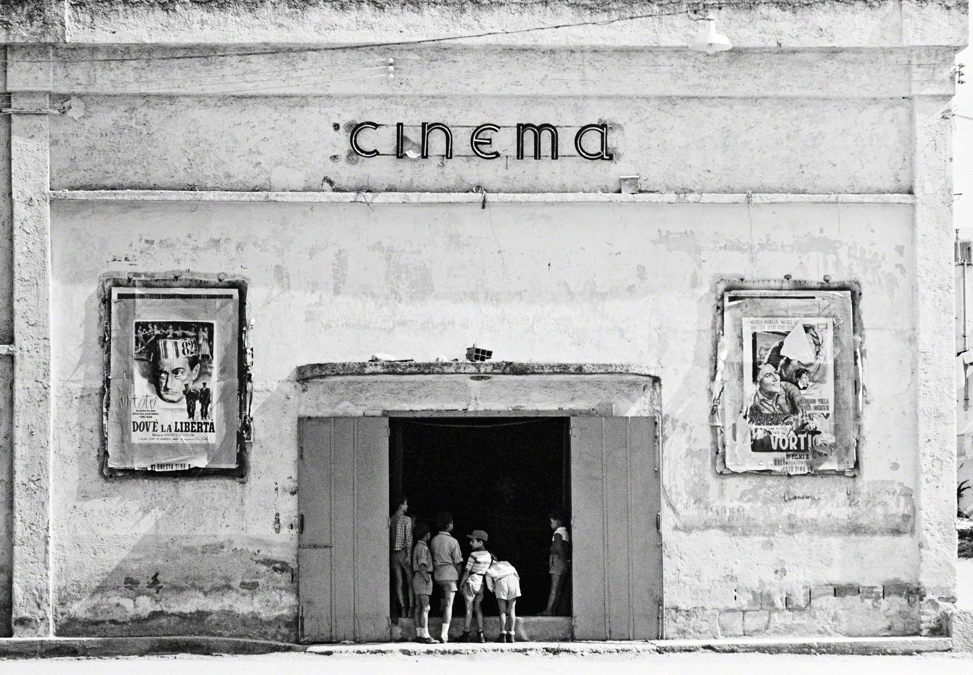 Кинотеатр в Неаполе, Италия, 1956. Фотограф Томас Хёпкер