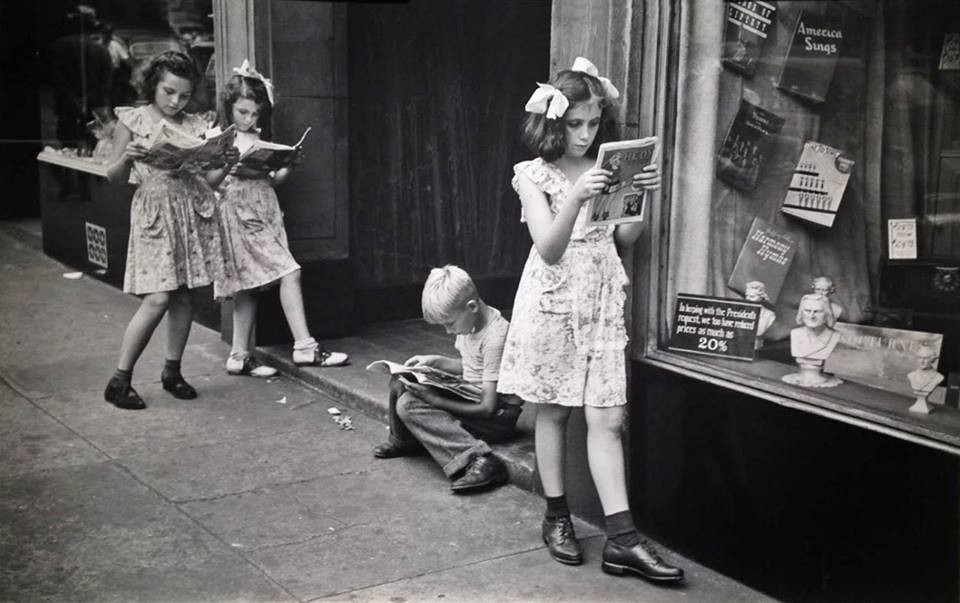 Читатели комиксов, 1947. Фотограф Рут Оркин
