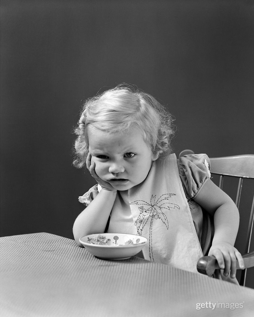 Девочка с тарелкой, 1930. Фотограф Армстронг Робертс