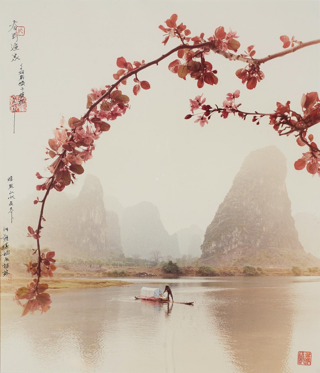 Рыбак с цветущей сакурой, 1991 год. Китай. Фотограф Дон Хонг-Оай (Don Hong-Oai) — Восточный минимализм в фотографии: красота и сила простоты / Камералабс