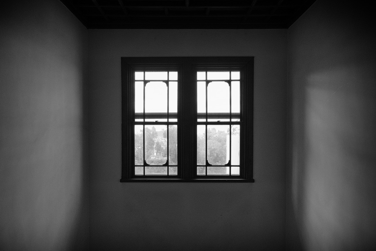 Окно отеля. Япония. Фотограф Хирохару Мацумото (Hiroharu Matsumoto). — Восточный минимализм в фотографии: красота и сила простоты / Камералабс