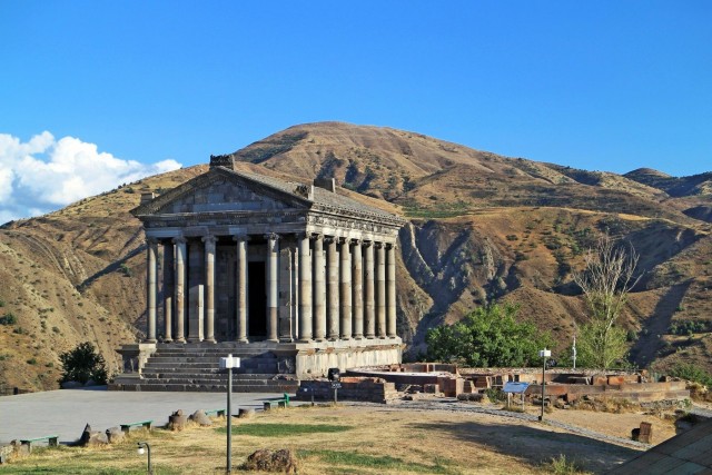 Языческий храм в Гарни, построенный в I веке нашей эры царём Трдатом I. Котайкская область, долина реки Азат, Армения