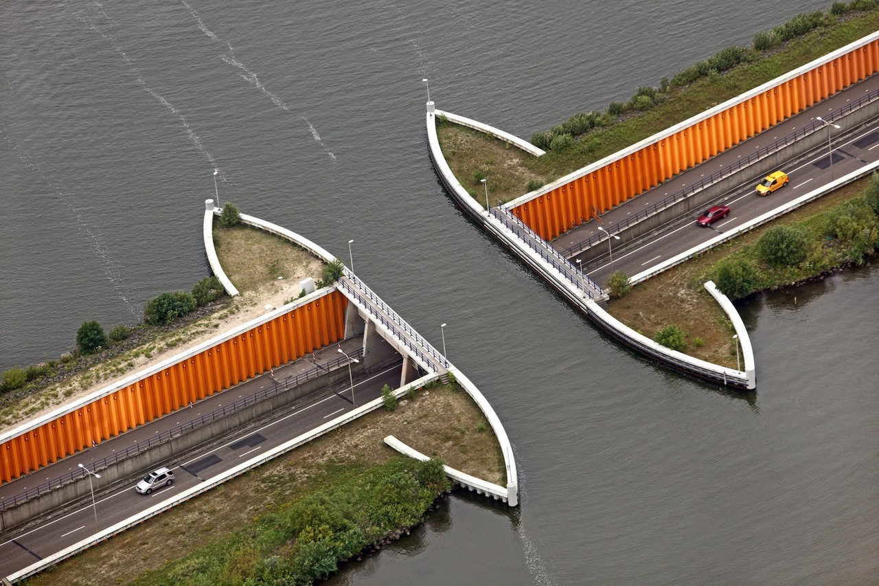 Акведук Велюмеер, Нидерланды. Автор неизвестен