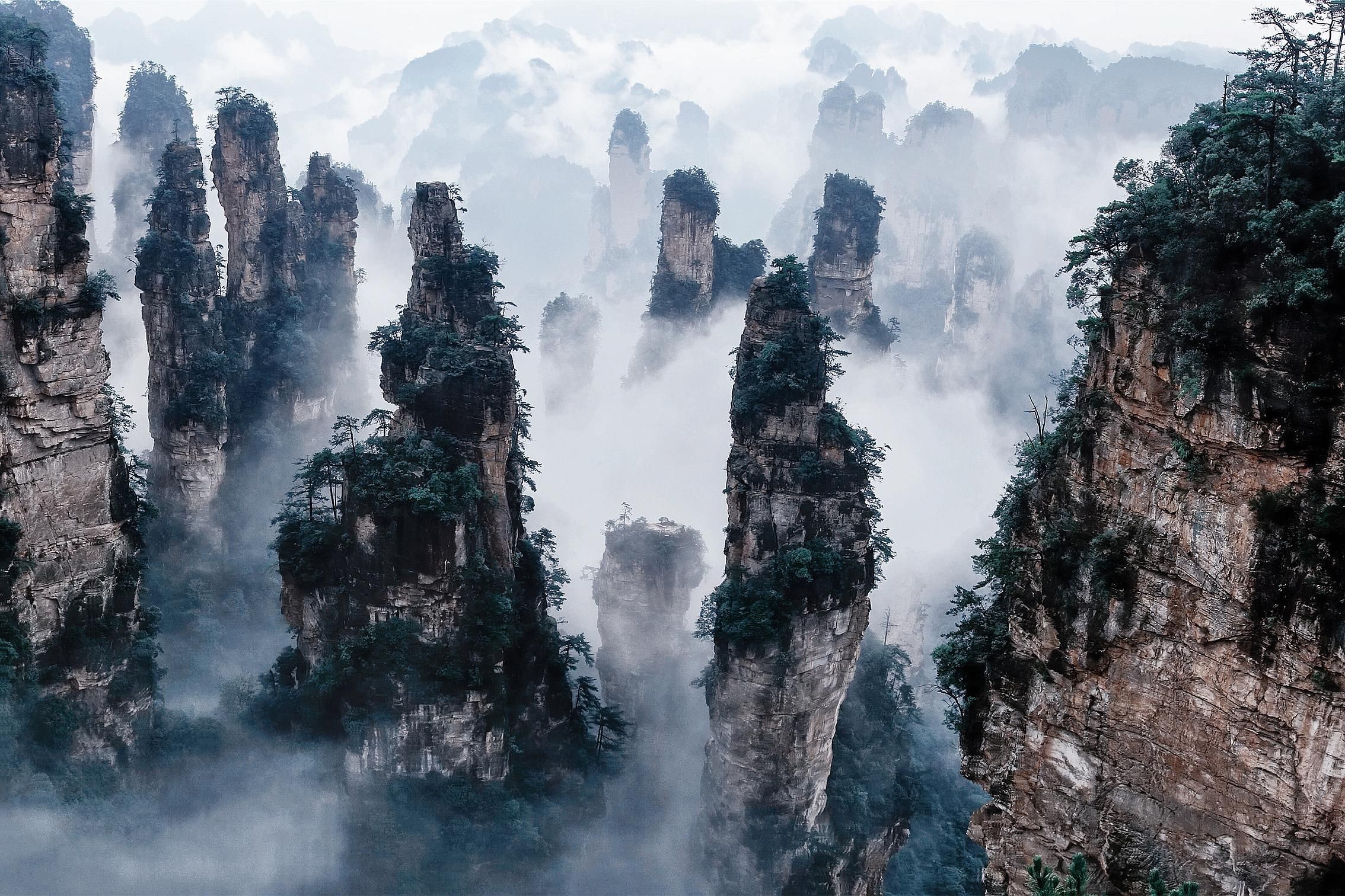 Парящие горы в заповеднике Чжанцзяцзе, Китай