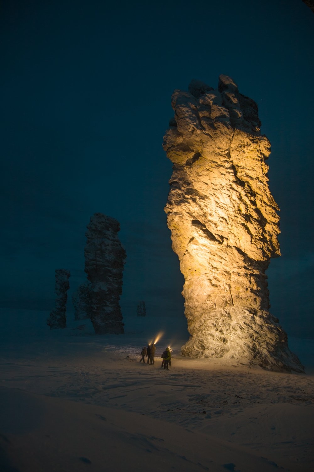 Ночь среди великанов, плато Маньпупунёр в Коми. Фотограф Дмитрий Лобанов