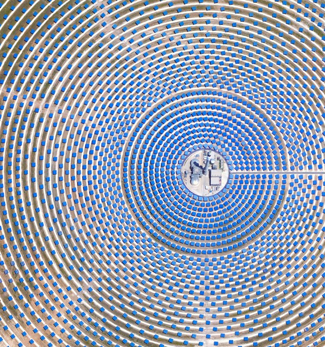 Фото солнечного концентратора в Севилье со спутника , Испания