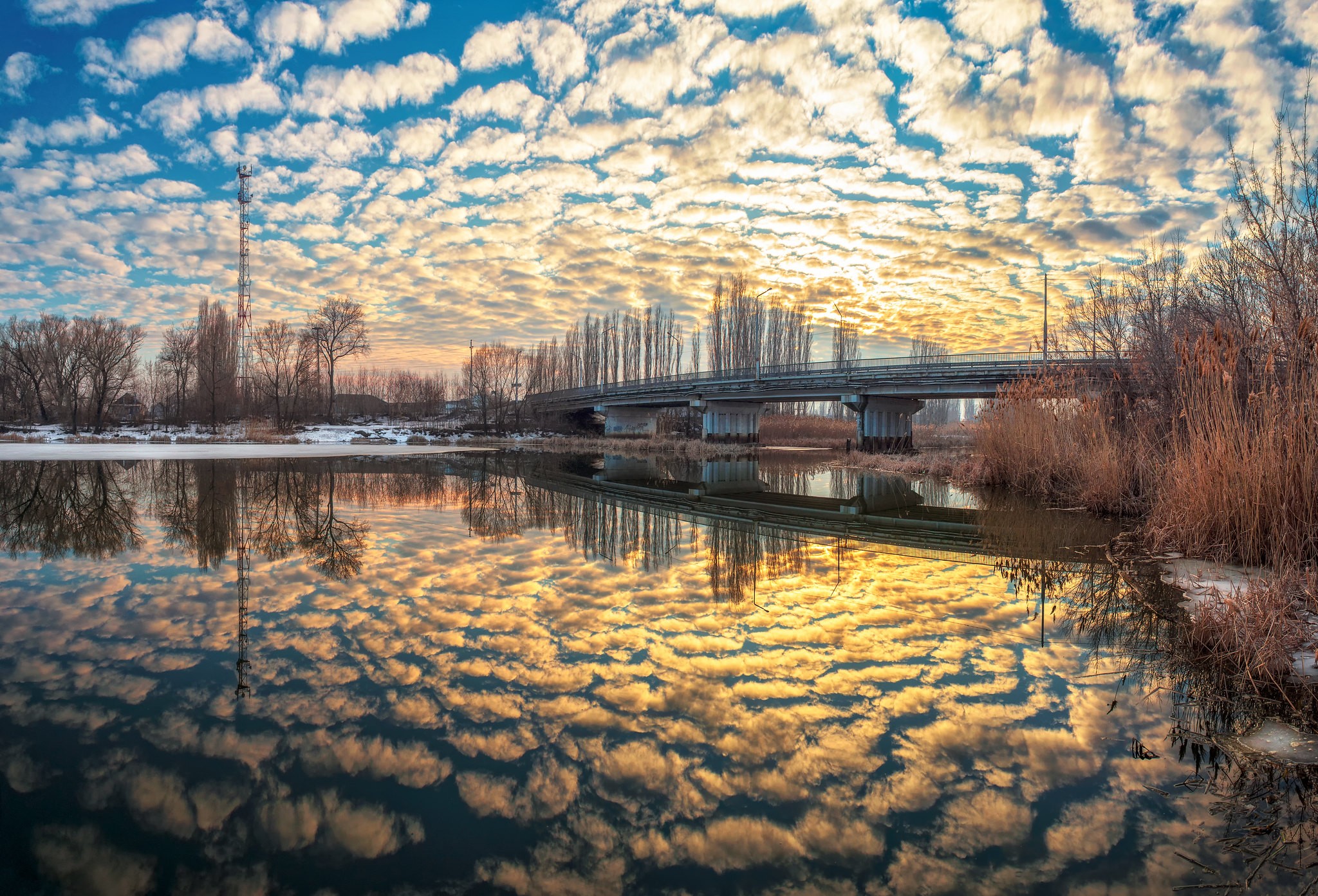 Весенний закат на реке Усманке, Россия. Фотограф Тимур Подколзин