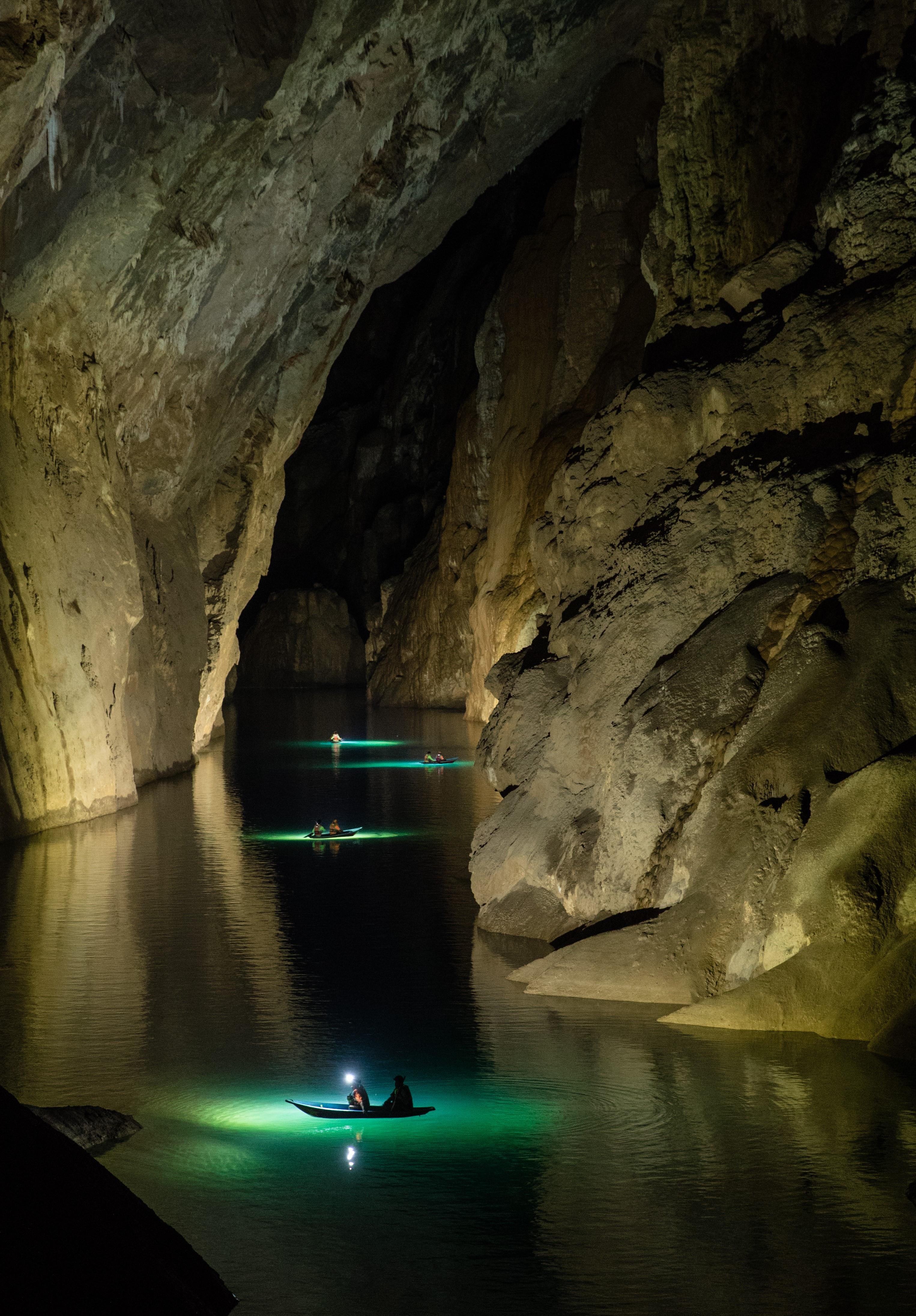 Самая крупная пещера в мире. Шондонг, Вьетнам. Фотограф Райан Дебудт