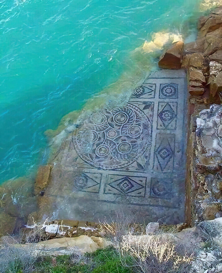 2000-летняя римская мозаика, омываемая водами Евфрата, Зевгма, Турция
