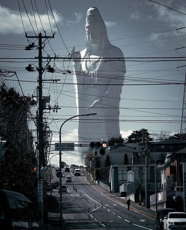 Статуя богини милосердия Каннон высотой 100 метров в городе Сэндай, Япония