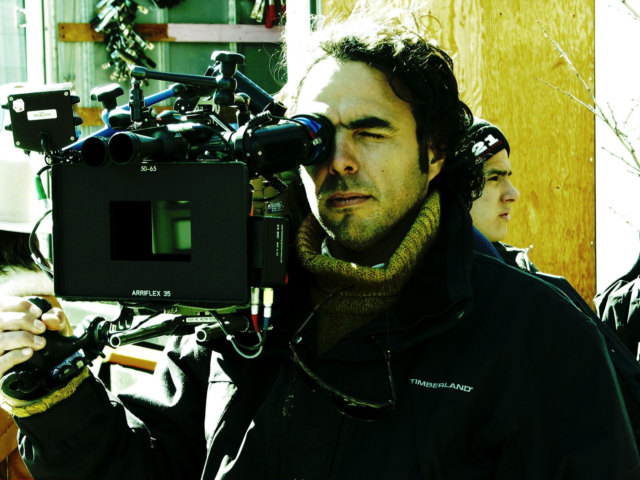 Алехандро Гонсалес Иньярриту на съёмках фильм 21 грамм, 2003