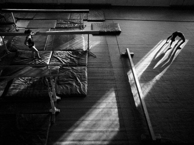 Гимнастический зал МГУ (из серии Москва 1962-1966). Фотограф Пьерджорджо Бранци