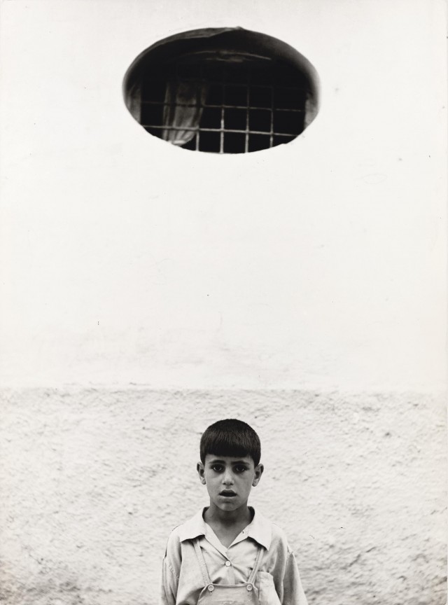Мальчик из Искьи, 1953. Фотограф Пьерджорджо Бранци