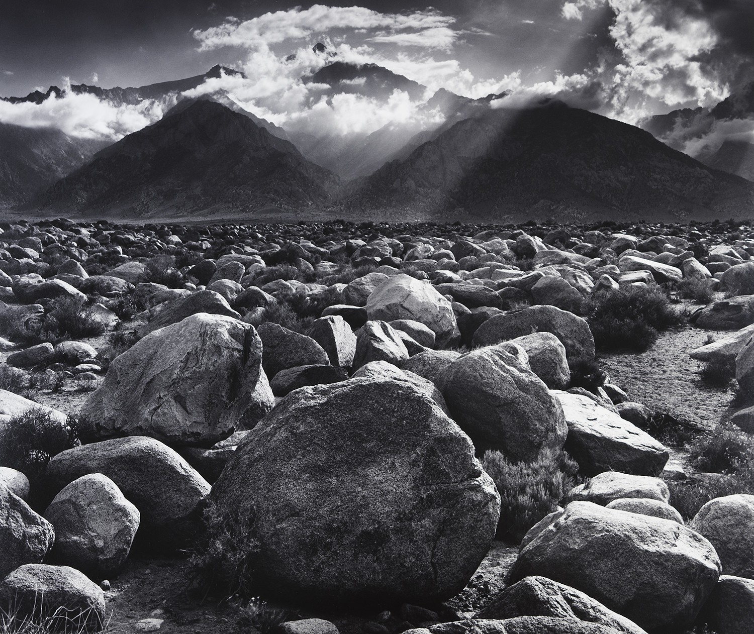 Гора Уильямсон из Мансанара, 1944. Фотограф Энсел Адамс