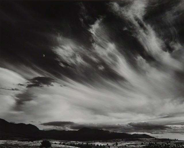 Луна и облака, Северная Калифорния, 1959. Фотограф Энсел Адамс