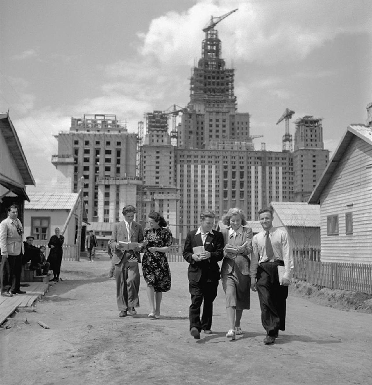 Строительство главного здания МГУ, 1951. Фотограф Евгений Умнов