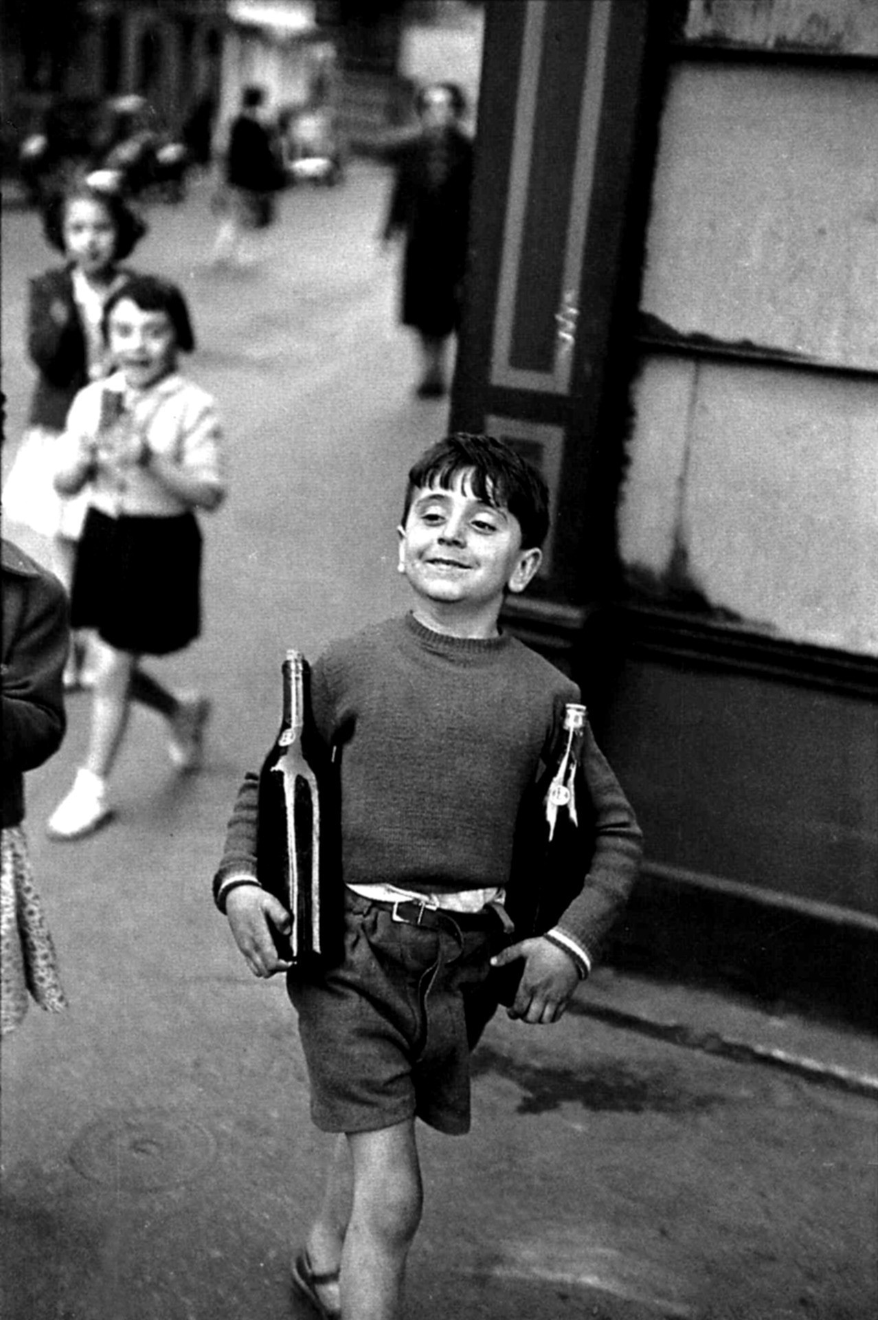 Рю Муффетар, Париж, 1954. Фотограф Анри Картье-Брессон