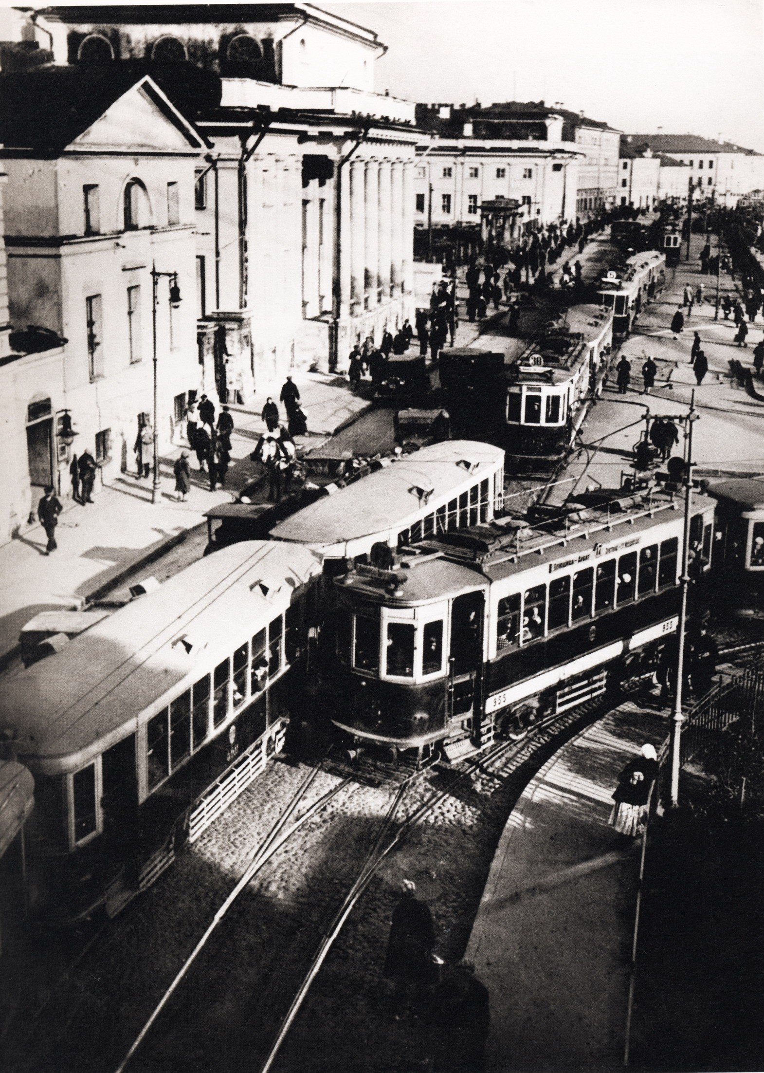 У Сухаревской башни, 1933. Фотограф Наум Грановский