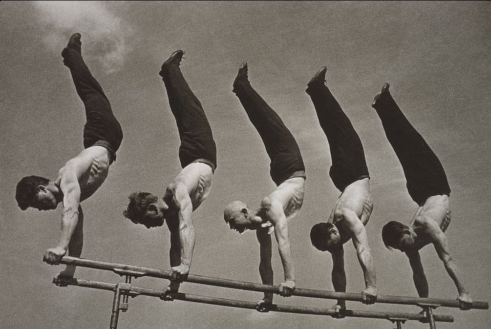 Гимнасты, 1932. Фотограф Григорий Зельма