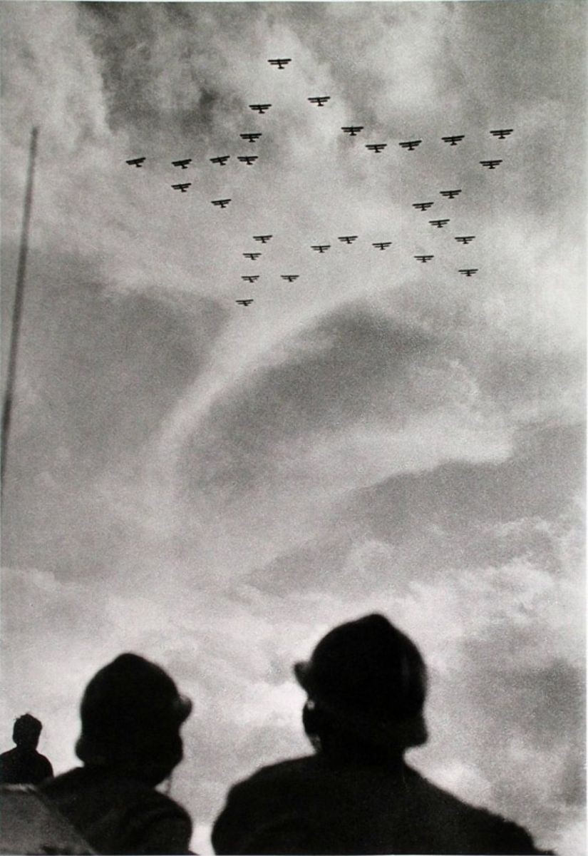 На первом воздушном параде в Тушино, 1933. Фотограф Марк Марков-Гринберг