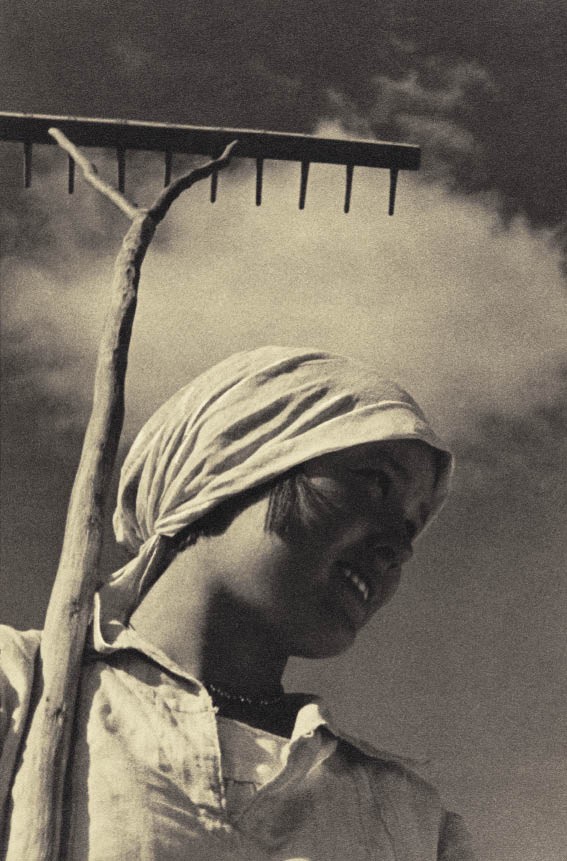 Колхозница, 1934. Фотограф Георгий Петрусов