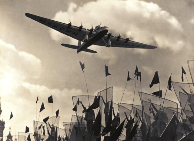 Самолет «Максим Горький», 1934. Фотограф Георгий Петрусов