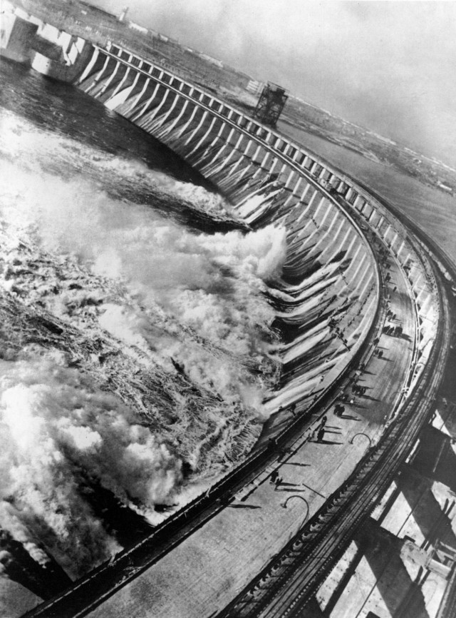 Плотина Днепрогэса, 1932. Фотограф Макс Альперт
