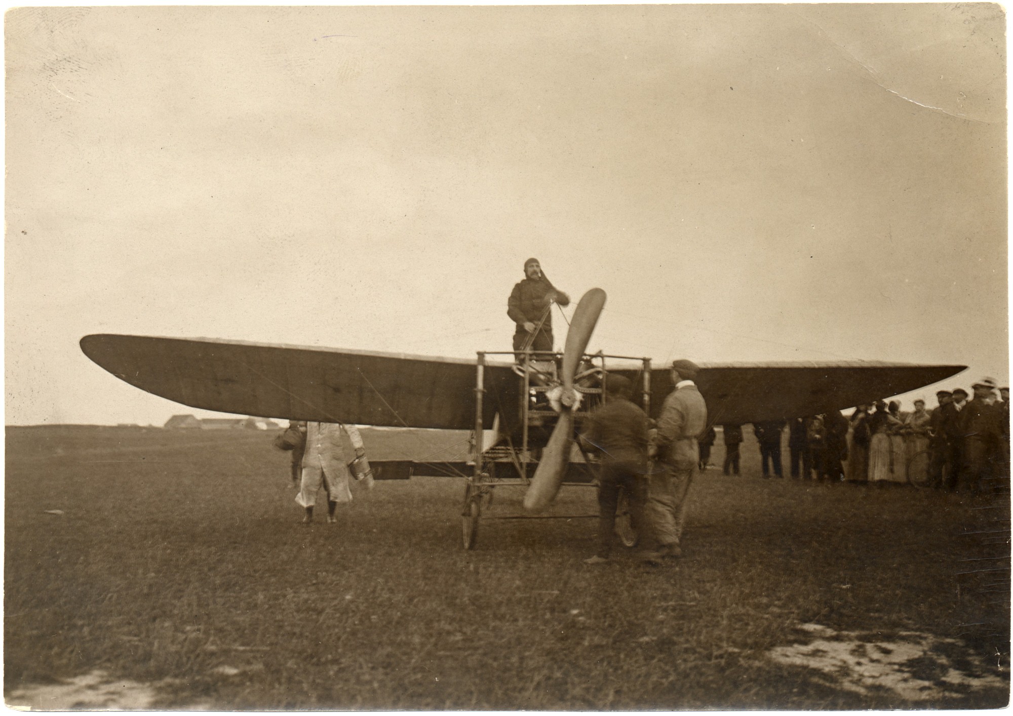 Луи Блерио в начале XX века создал ряд удачных конструкций самолётов.
Судьба конструктора оказалась незавидной: он окончил дни в сумасшедшем доме